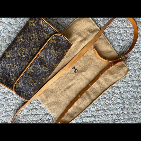 Authenticated Louis Vuitton Florentine bag - Picture 8 of 13